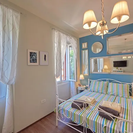 Old Romanitic 1 With Free Private Parking Apartament Pula