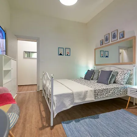 Old Romanitic 1 With Free Private Parking 公寓