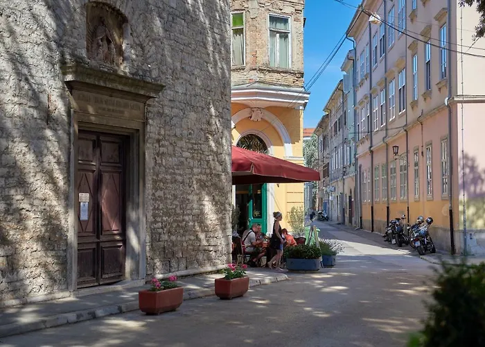 아파트 Old Romanitic 1 With Free Private Parking