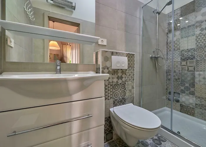 Old Romanitic 1 With Free Private Parking