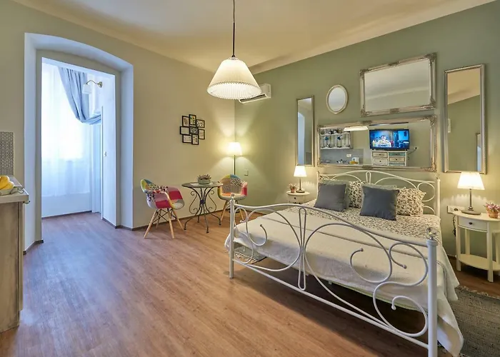 Old Romanitic 1 With Free Private Parking