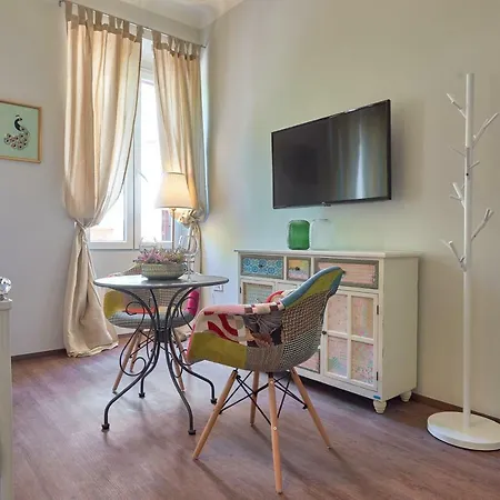 Old Romanitic 1 With Free Private Parking דירה *
