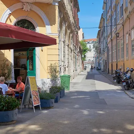 Old Romanitic 1 With Free Private Parking Daire Pula