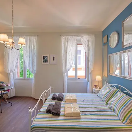 Apartamento Old Romanitic 1 With Free Private Parking